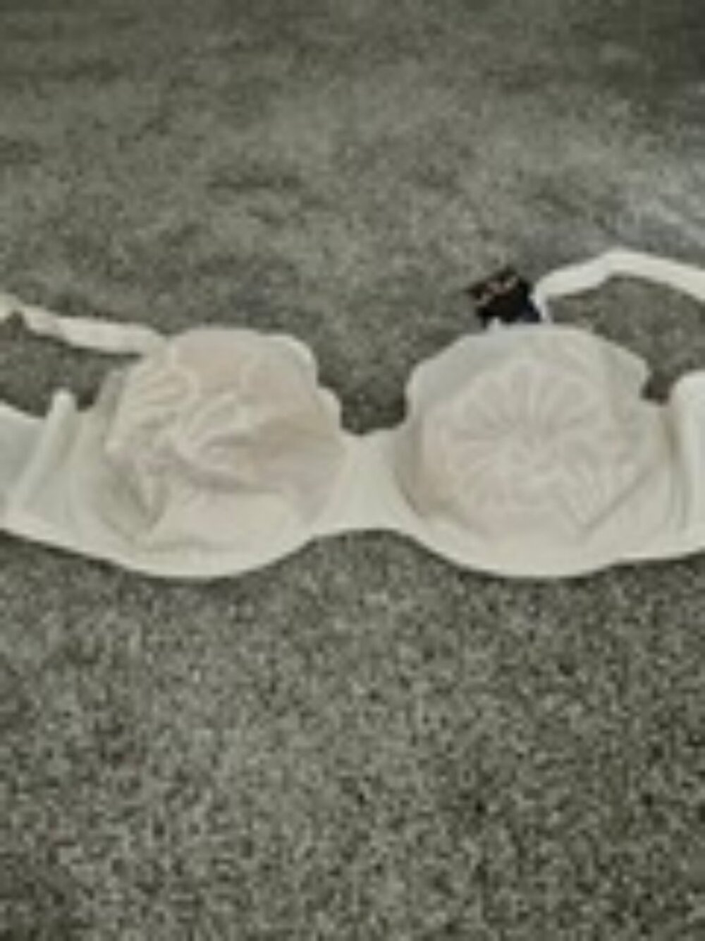 NWT Bali Women's Beauty Lift Uplifting Underwire Bra Porcelain/Nude 40DD - Picture 2 of 5